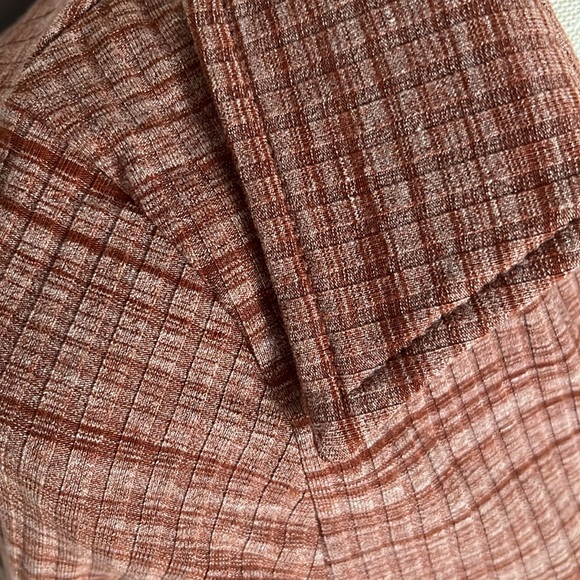 Self-tie Collared Top - Picture 7 of 8